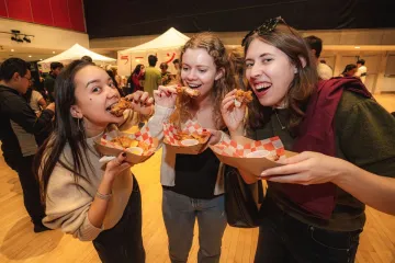 students eating food