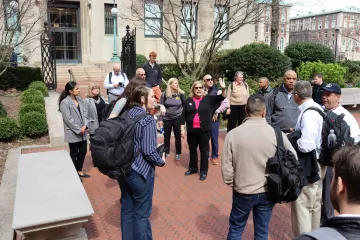 Vicki Dunn speaking to the group of US Army representatives