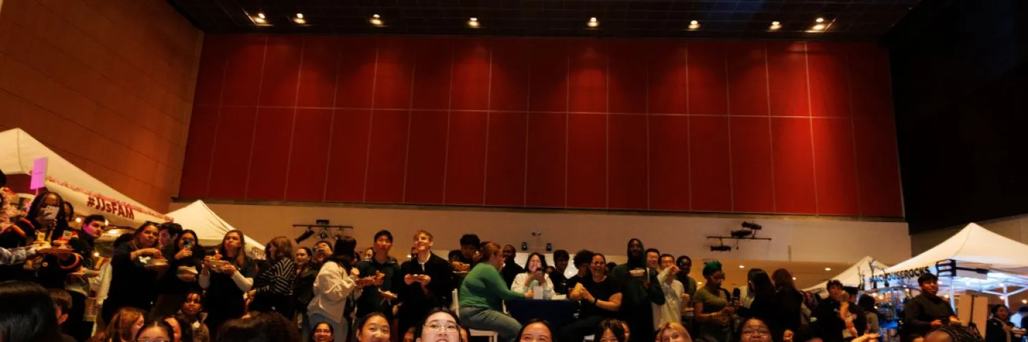 Students watching commentary